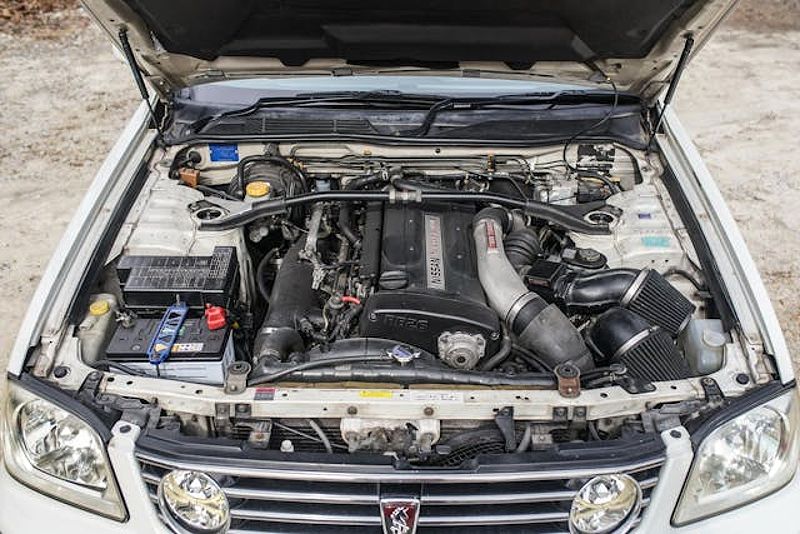 1998 Nissan Stagea 260RS engine hood up